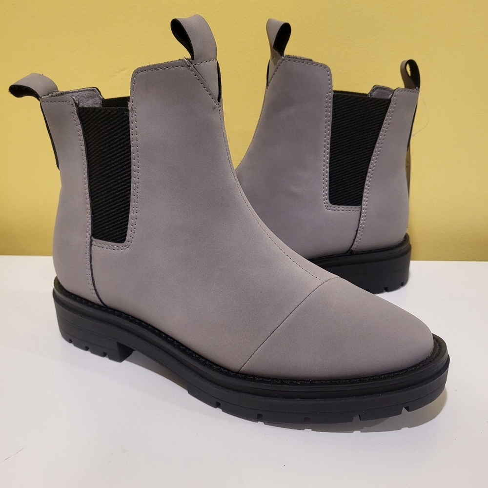 TOMS Skylar Chelsea Boot Cement Grey Women Size